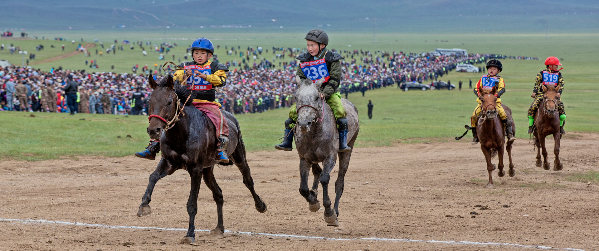 Mongolia_highlights_tour_with_local_naadam_festival