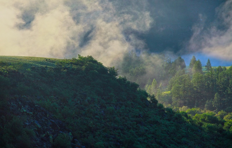 Trek to tsenkehr hot spring