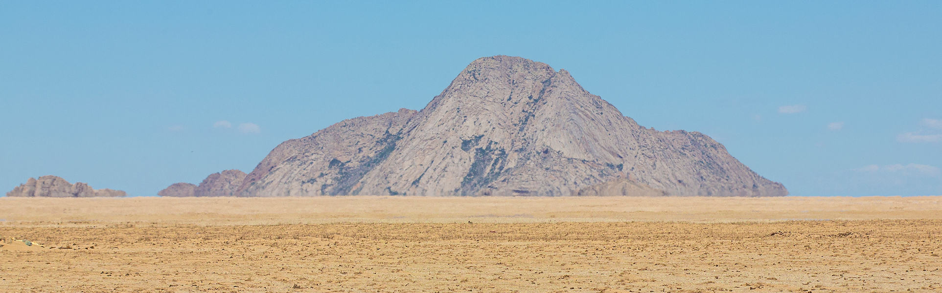 Zorgol_khairkha_mountain