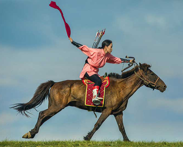 horseback_archery_mongolia