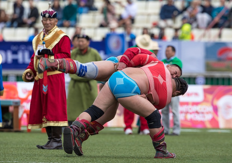 mongolian wrestling at the Naadam Festival