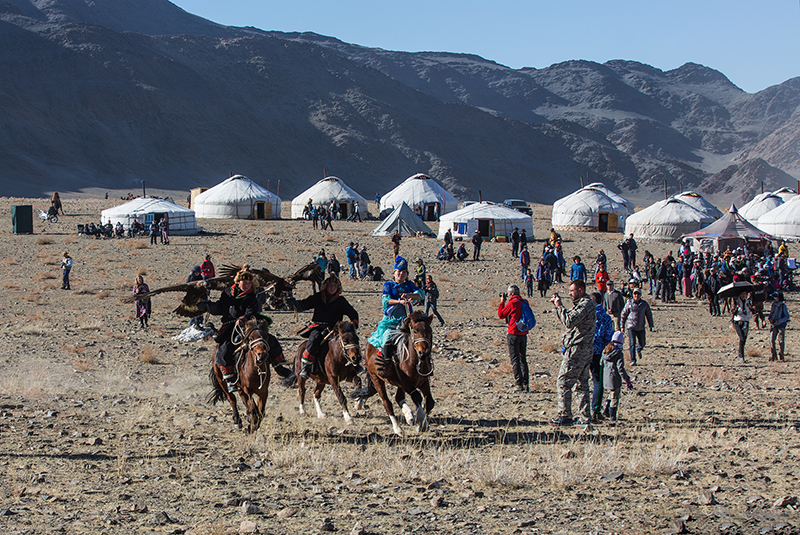 mongolia tours to golden eagle festival